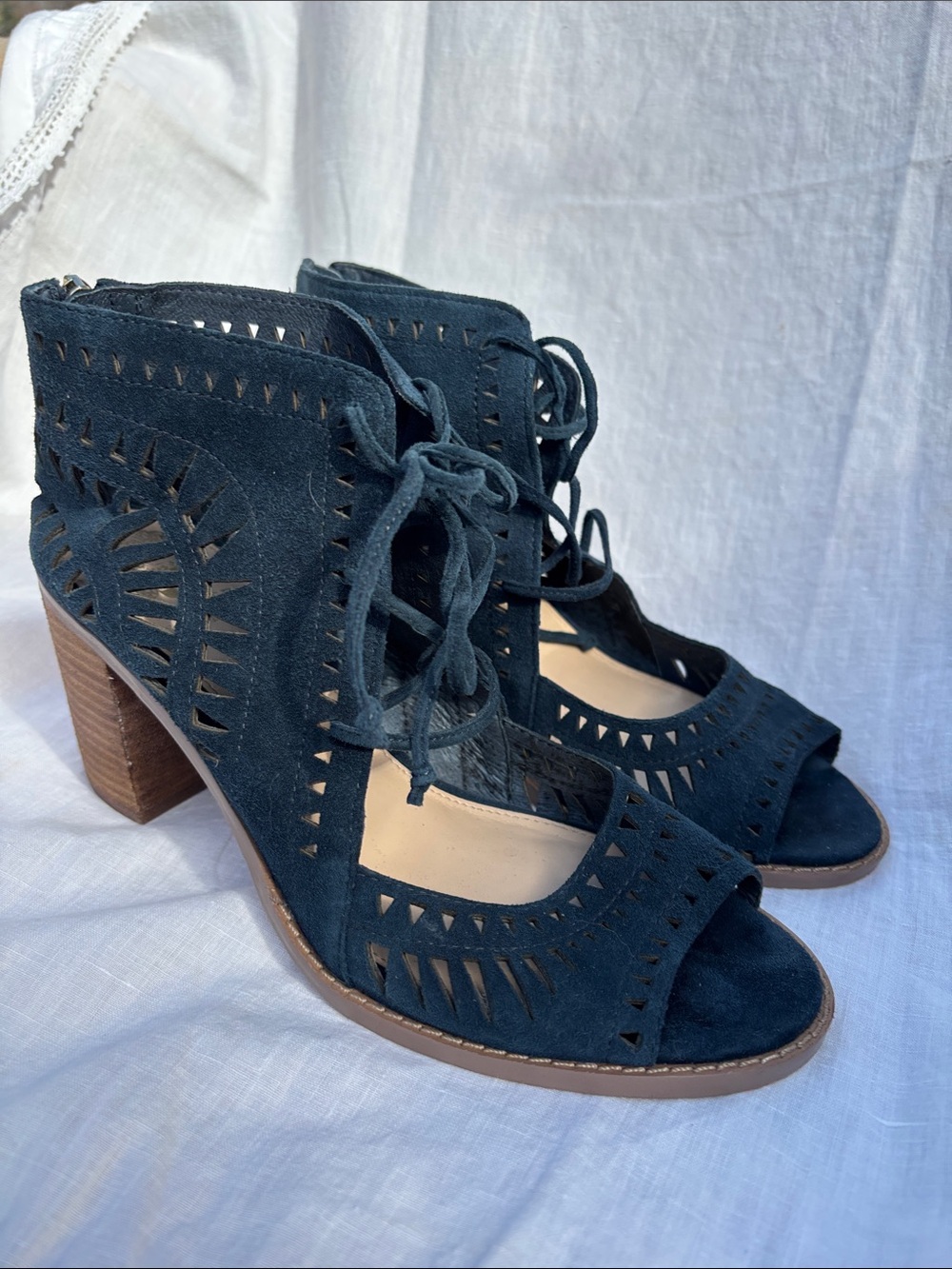 Blue Suede ankle-high Lace-Up Peep Toe Heels- excellent 8.5 Vince Camuto